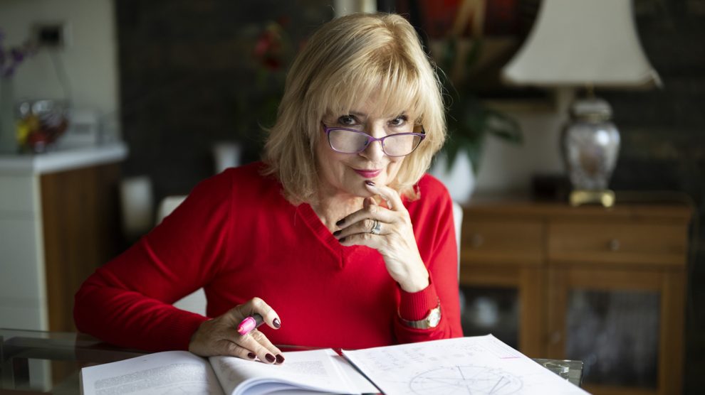 ábrahám edit a horoszkópját számolja