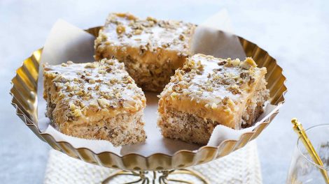 Almás-diós kocka vajkaramellelel