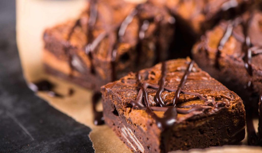 csokis brownie a konyhapulton csokiöntettel