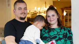 Örökbefogadó család: Kozma-Erdélyi Dominika, férje, Viktor és fiuk, Ádám