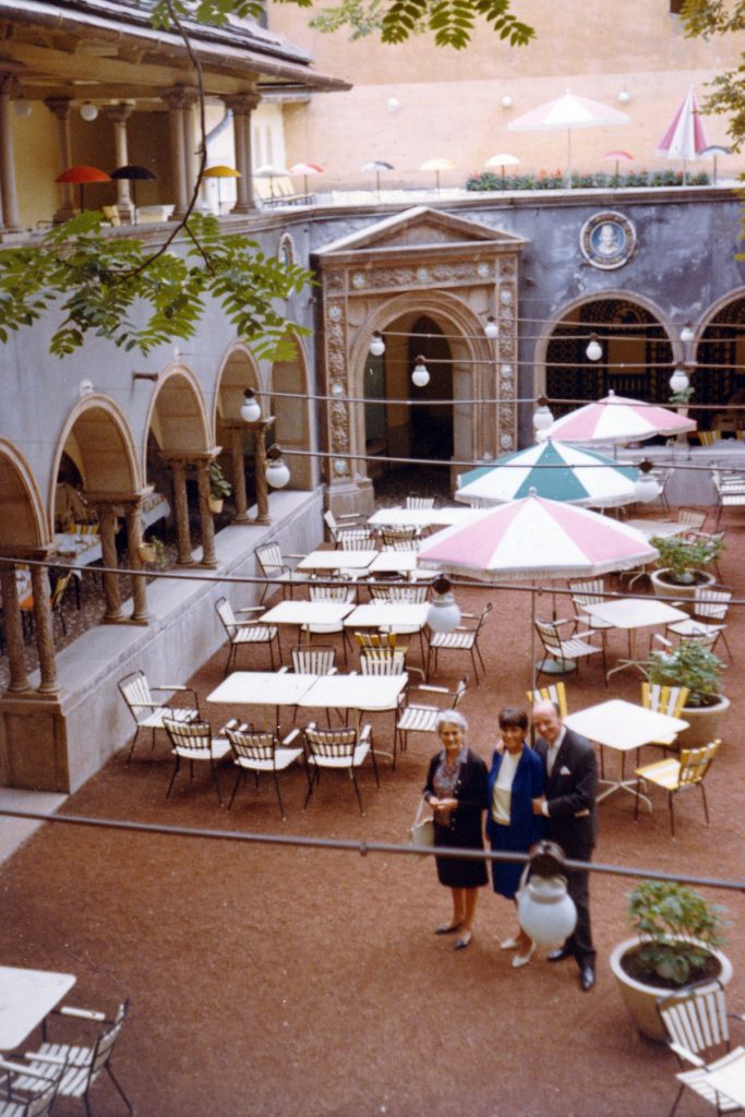 1966.: a Fészek klub belső udvara