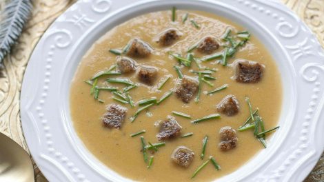 halkrémleves tányérban