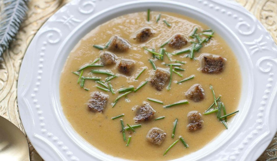 halkrémleves tányérban