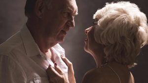 idősebb pár romantikázik