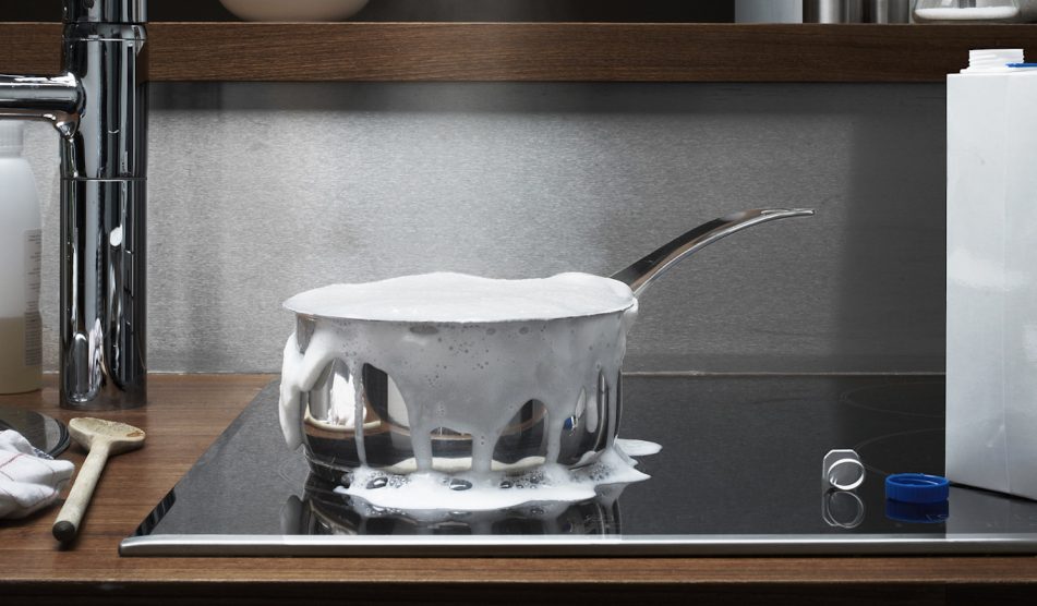 kifut a tej a villanytűzhelyen