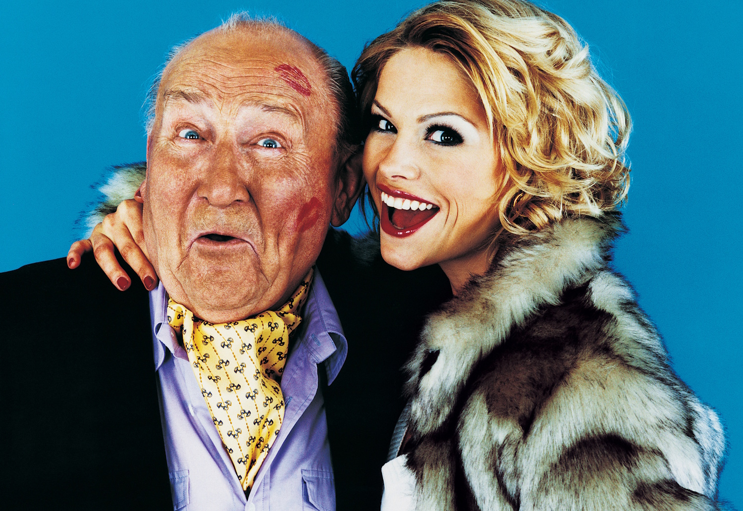 Egy fiatal nő és egy idős férfi