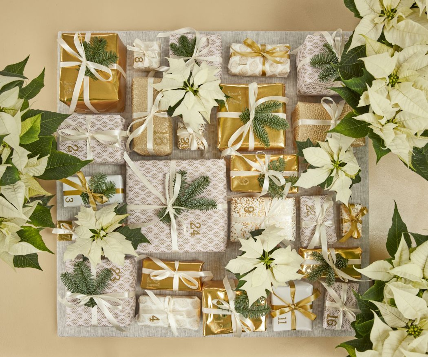 adventi koszorú mikulásvirág díszel