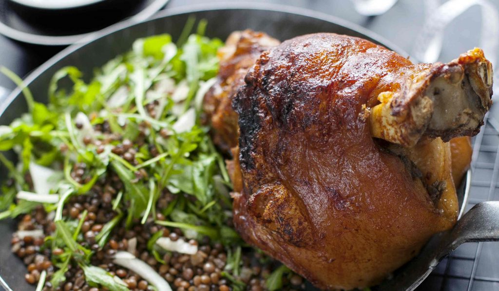 sörben sült csülök 