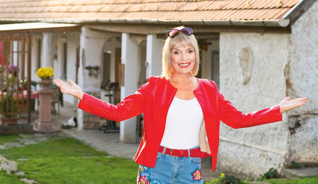 szily nóra vidéki otthonában