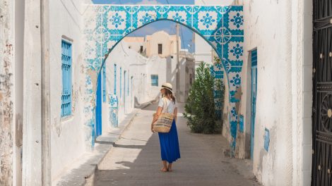 turista djerba szigetén tunéziában