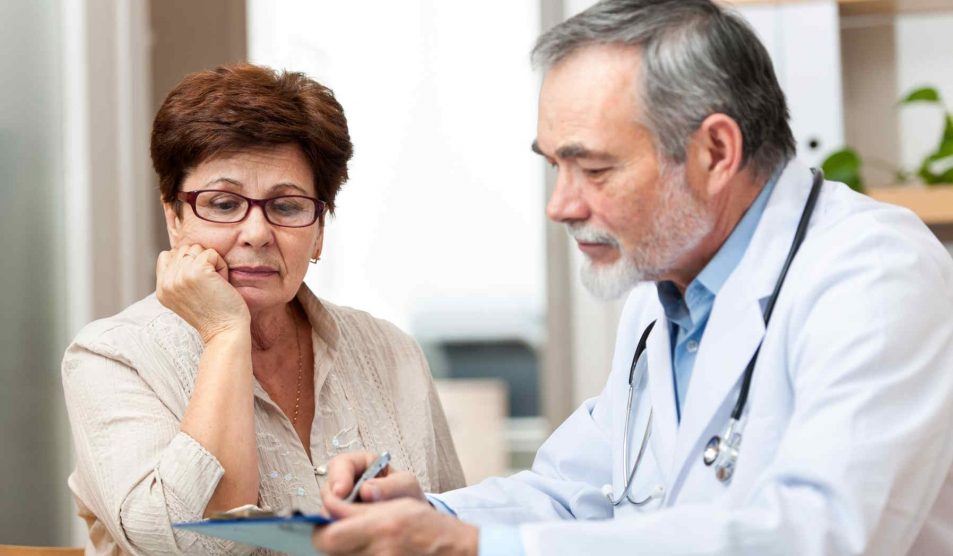 idősebb nő orvosnál