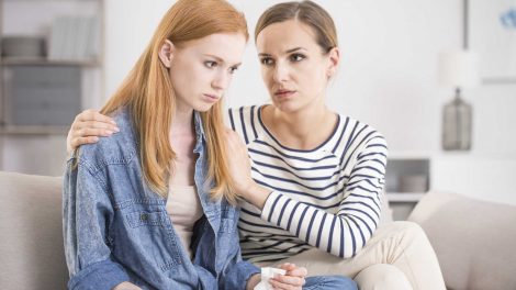 anya jobb kedvre deríti a lányát