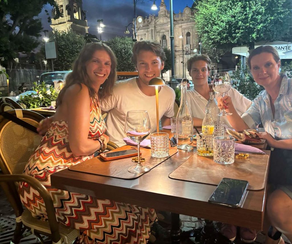 janza kata gyerekeivel