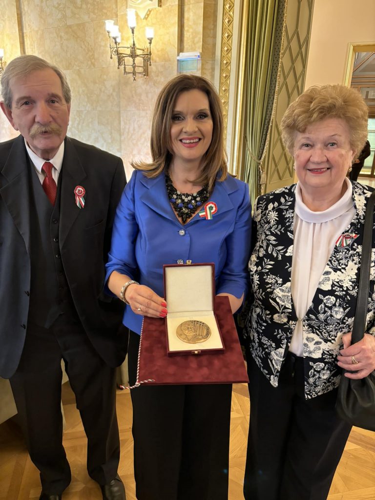 janza kata szüleivel jászai díj átadó