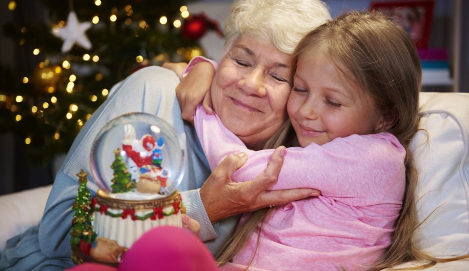 Nagymama az unokájával