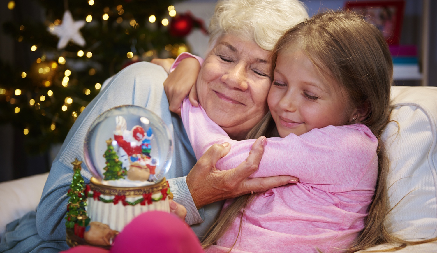 Nagymama az unokájával