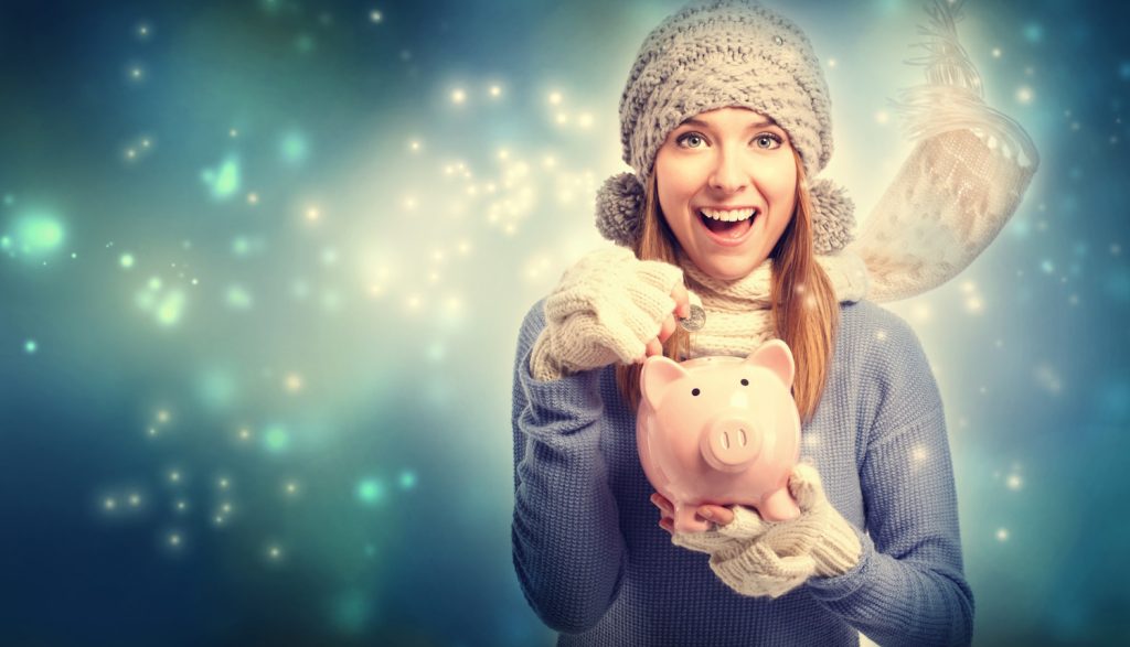 malacperselyt fogó mosolygó nő