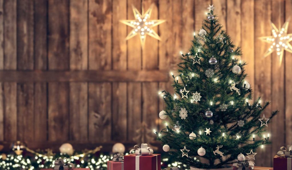 feldíszített karácsonyfa