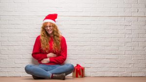 fiatal lány teleette magát a karácsonyi vacsorán, most fáj a hasa