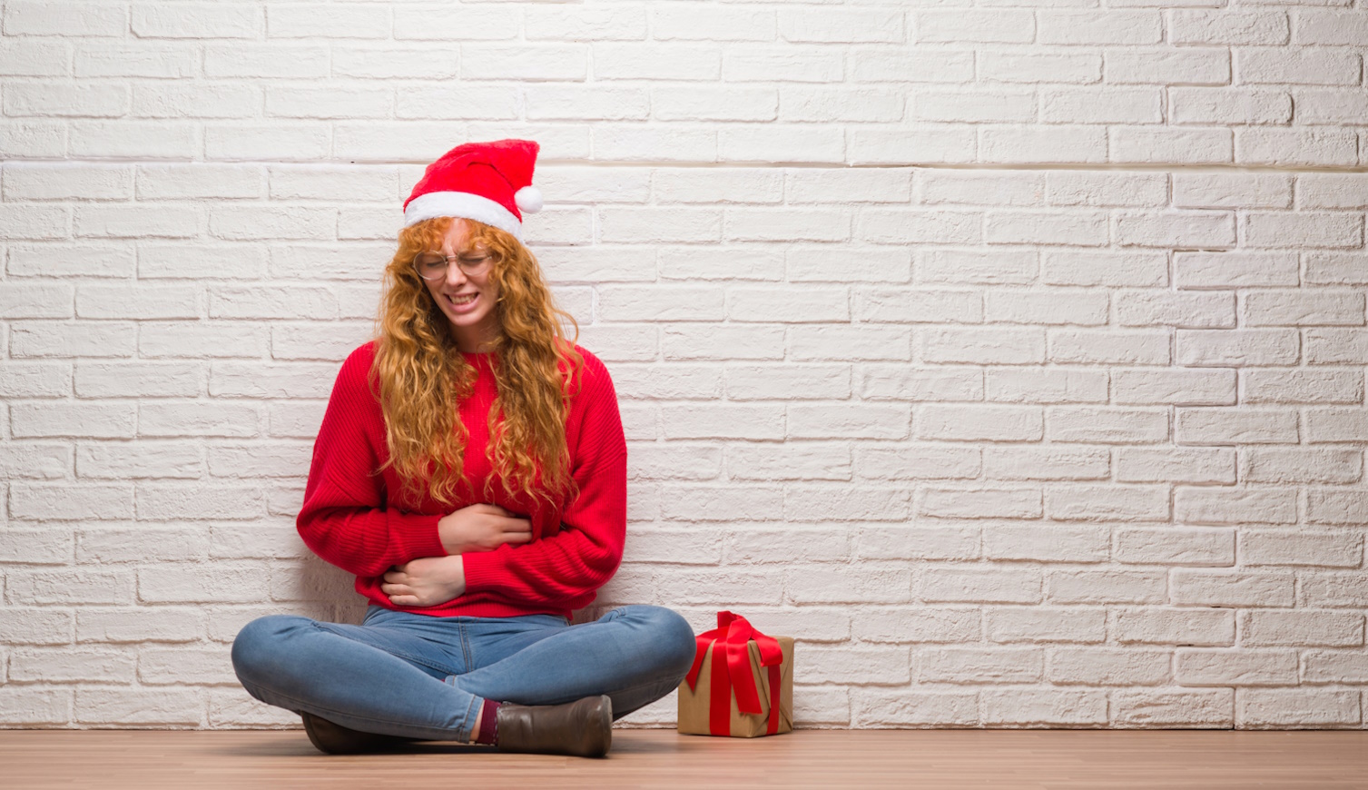 fiatal lány teleette magát a karácsonyi vacsorán, most fáj a hasa