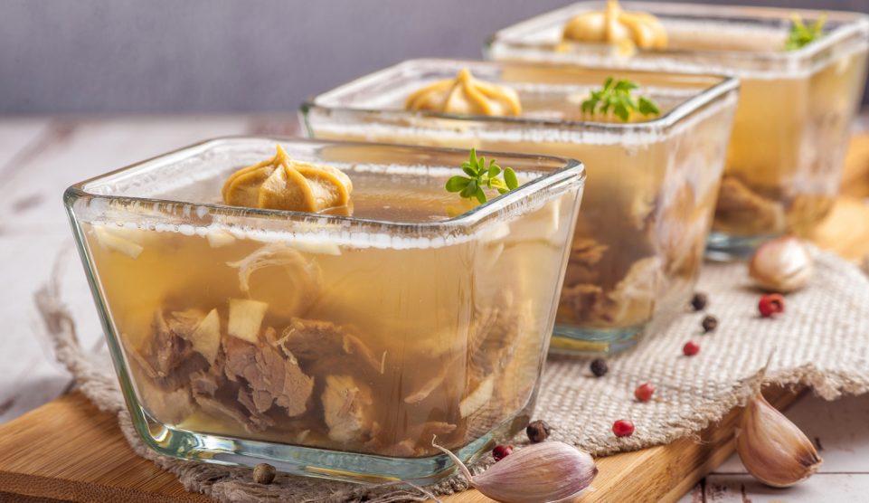 tökéletes remegős kocsonya sok hússal üvegtálban