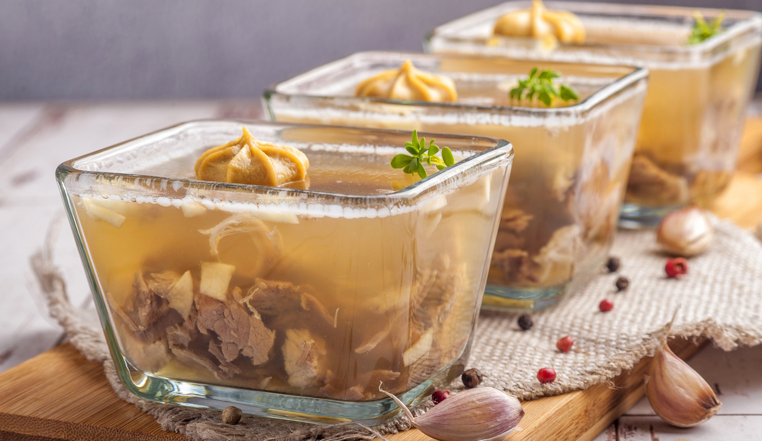 tökéletes remegős kocsonya sok hússal üvegtálban