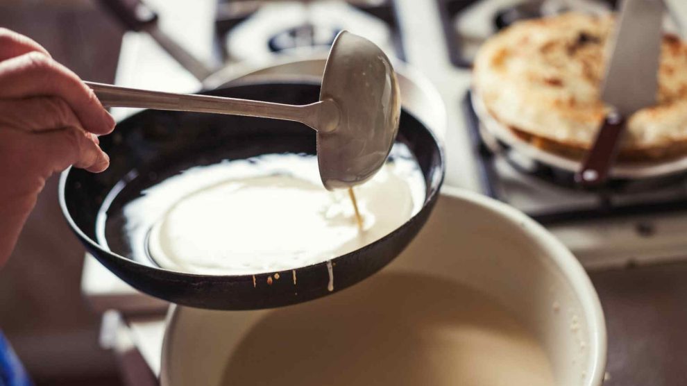 nagymama palacsintát süt