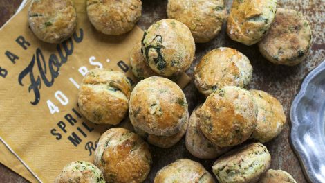 Túrós-spenótos pogácsa