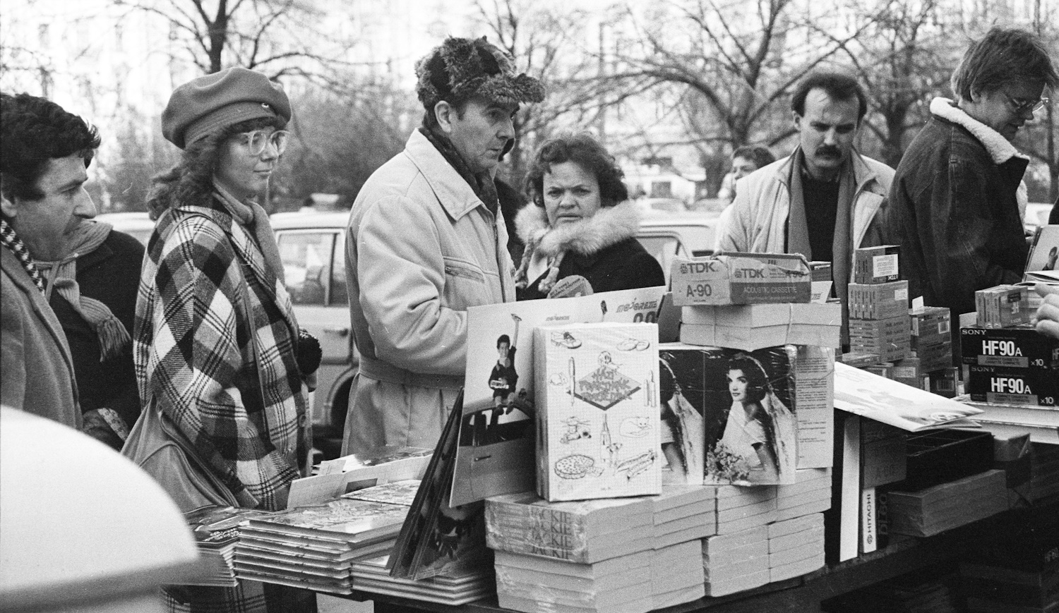 retró felvétel utcai videokazettavásárról