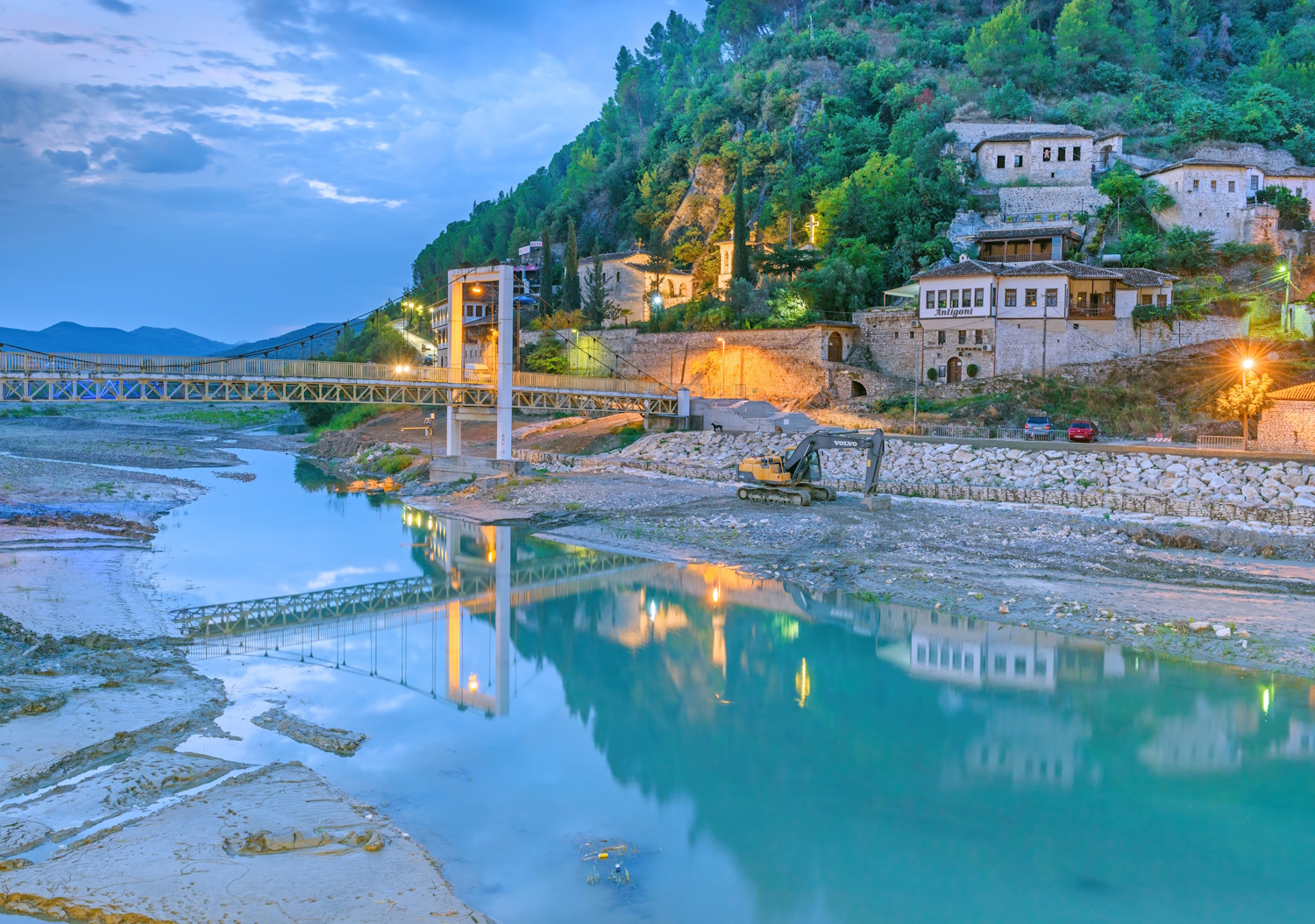 Berat kora reggel albánia