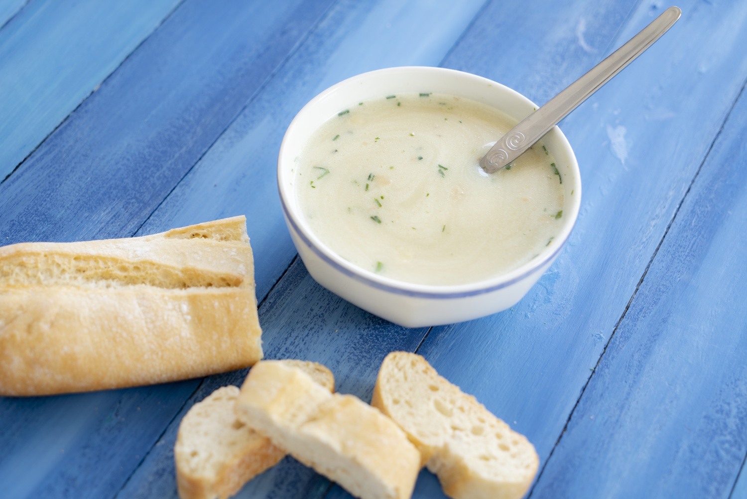 Fokhagymás-parmezános csirkeleves