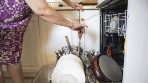 Fakanalat rak a mosogatógépbe