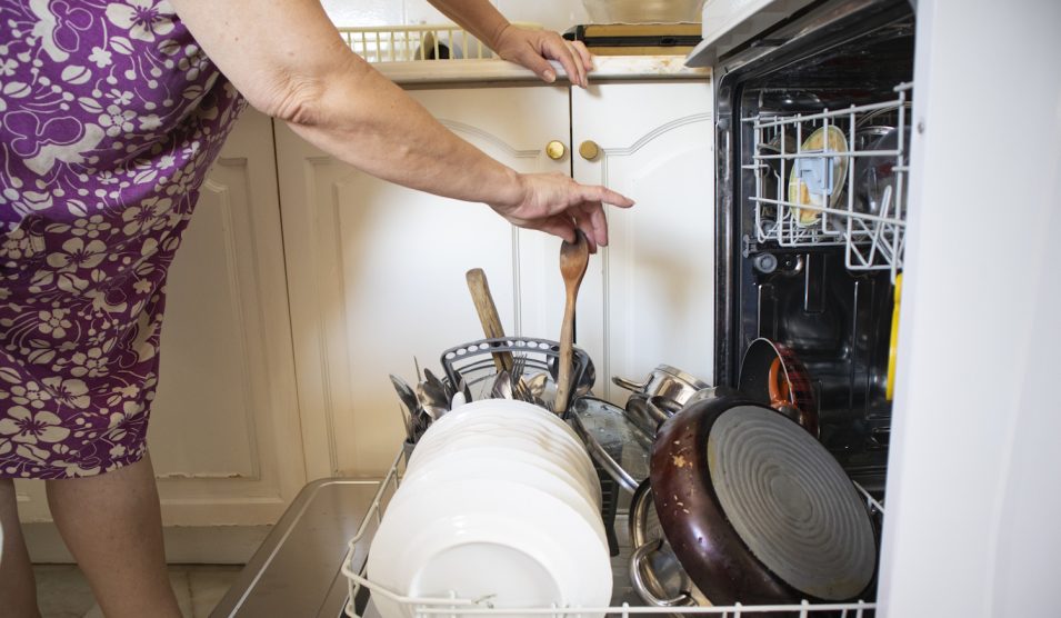 Fakanalat rak a mosogatógépbe
