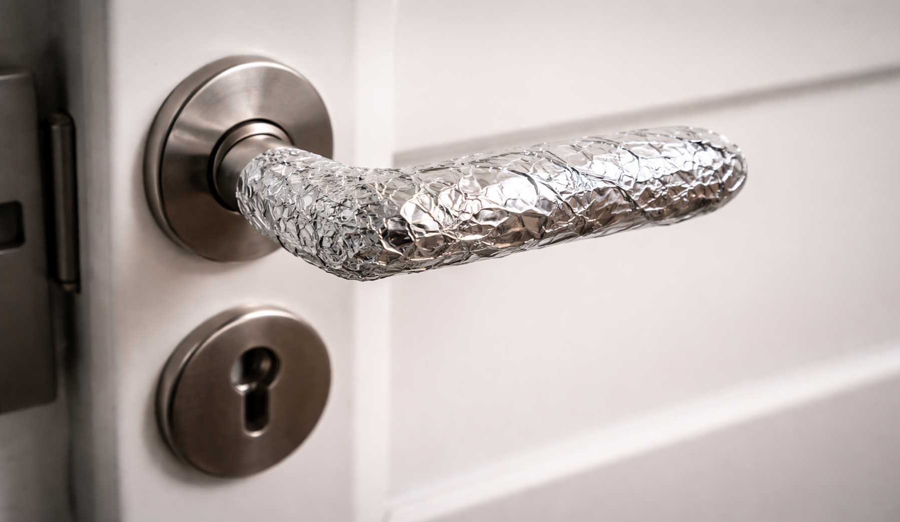 alufólia a kilincsen