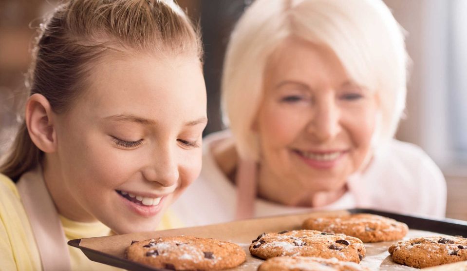 nagymama sütit süt az unokájával