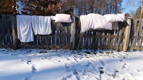 ágynemű kint télen a hidegben poratka ellen