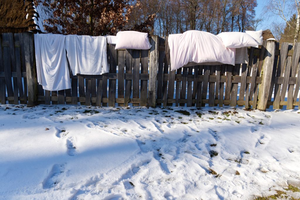 ágynemű kint télen a hidegben poratka ellen
