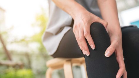 nőnek fáj a térde