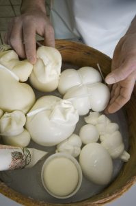 burrata vízben puglia olaszország