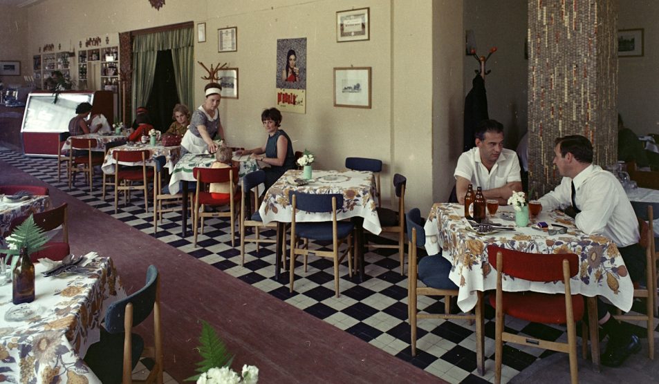 Kazincbarcika, 1970. Egressy Béni (Lenin) út 17., Napfény bisztró