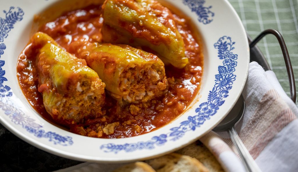 tökéletes töltött paprika nagymama tányéron tálalva