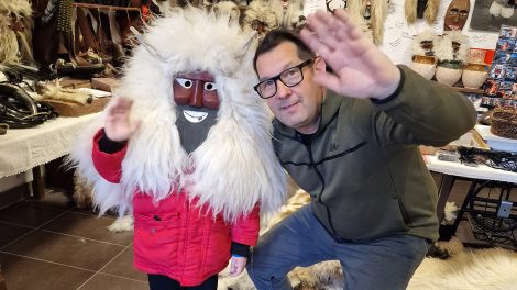 Rosta Endre busómaszkfaragó-mester