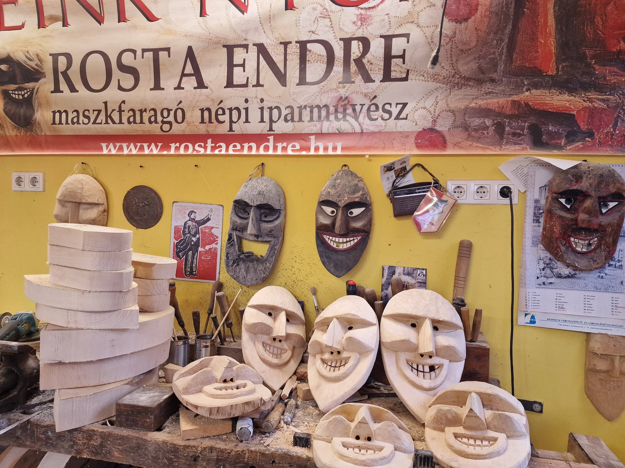 Rosta Endre busómaszkfaragó-mester maszkjai