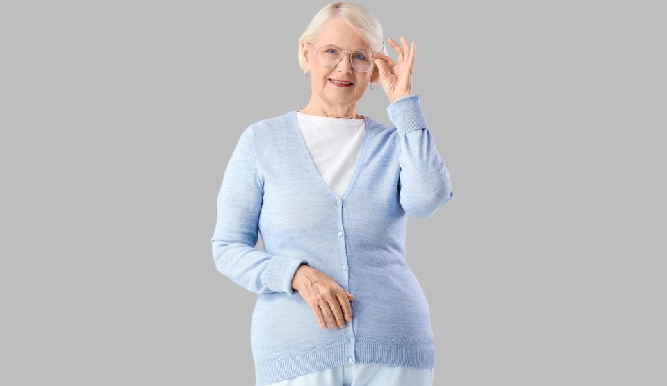 néni kék csúnya kardigánban