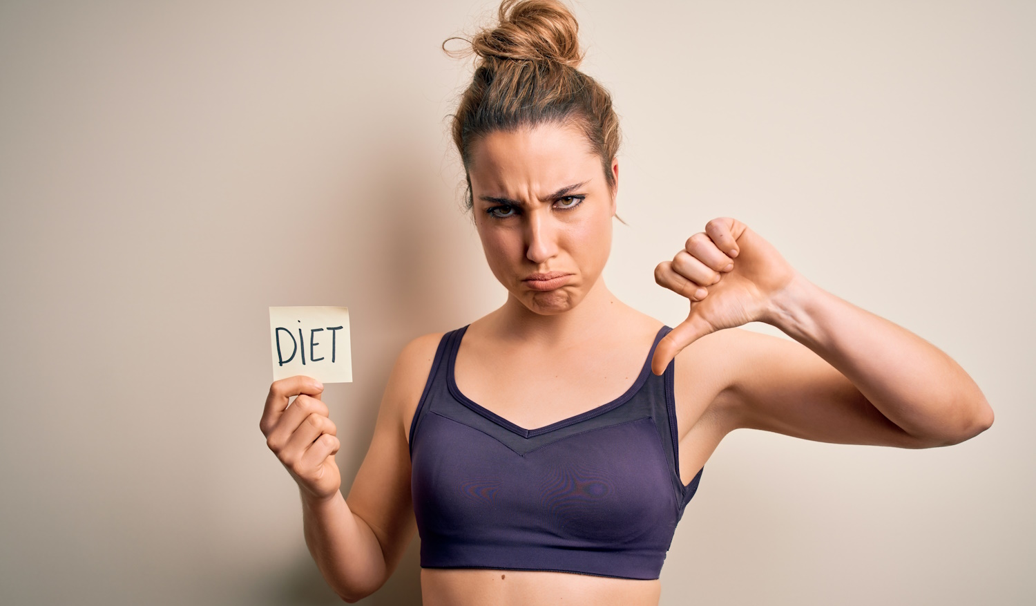 kudarcos diétája miatt mérges egy lány