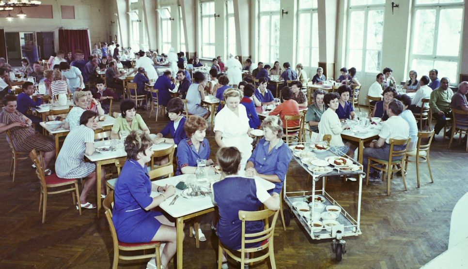 régi magyar üzemi étkezde retró fotó