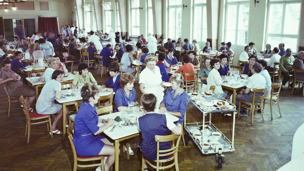 régi magyar üzemi étkezde retró fotó