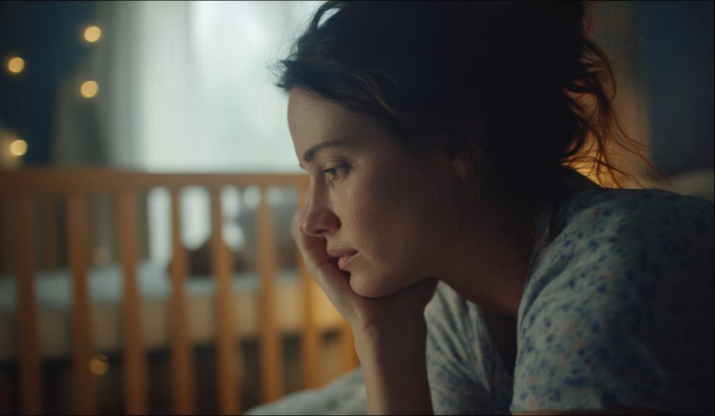 nő szorong a gyerekvállalás miatt