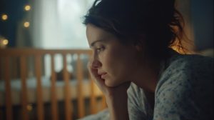 nő szorong a gyerekvállalás miatt