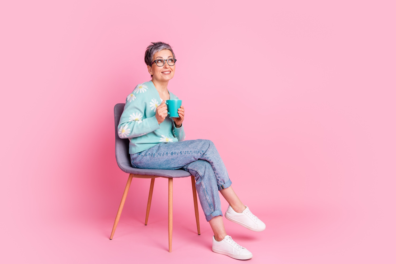 néni vidám fiatalos szettben